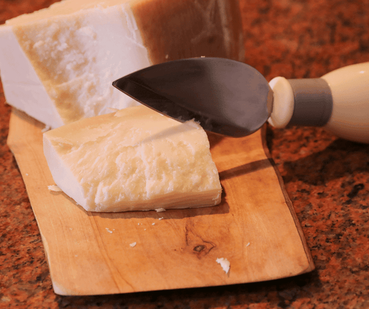 Grana Padano e Lago di Garda – Una Storia di Gusto e Tradizione - FeelGarda
