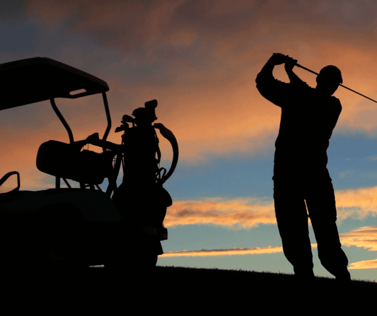 persona che gioca a golf