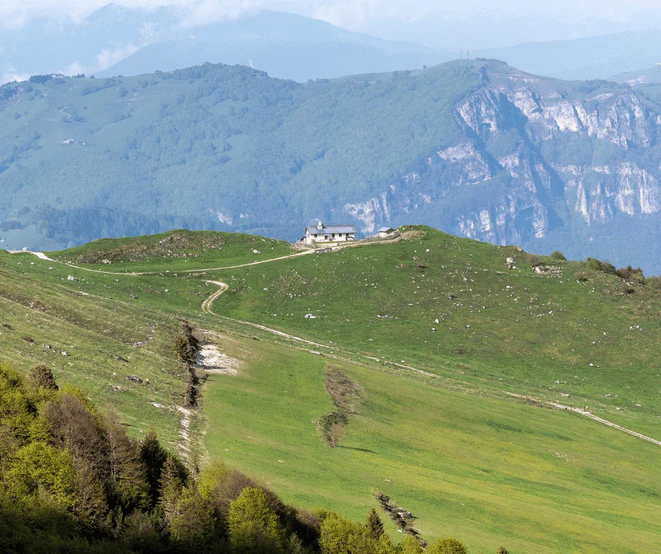 Le Migliori Escursioni a Piedi con Vista sul Lago di Garda - FeelGarda